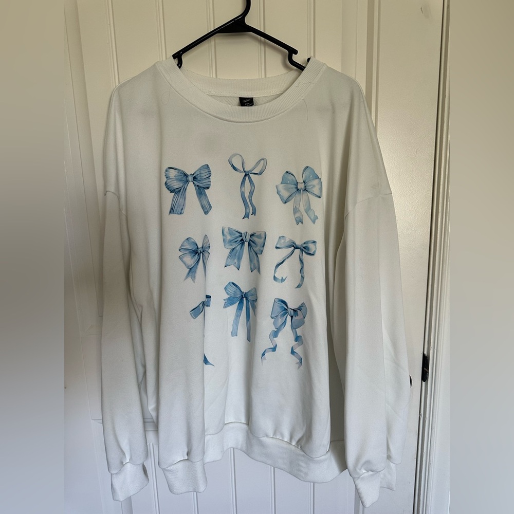 SHEIN White Sweatshirt with Bows